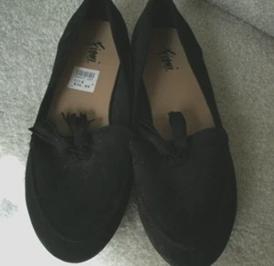 New Fioni Womens Black Shoes Size 8W With Tassels and a 1/2 Inch Heels - Picture 1 of 4