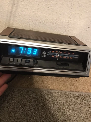 Vintage GE 7-4651B  Alarm Clock AM / FM Radio Green FLUORESCENT Display Cover