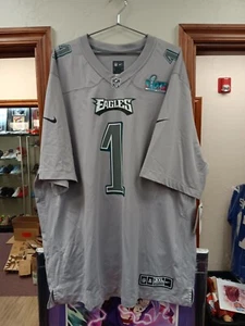 Maglia Nike NFL Eagles Super Bowl LVII #01 Jalen Hurts nuova con etichette prezzo consigliato dal produttore $150 taglia 3XL 9 - Foto 1 di 6