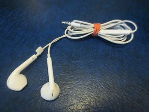 Apple Earbuds IPhone Headphones With Microphone And Volume Buttons - Photo 1 sur 1