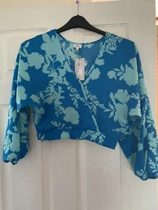 River Island Petite Range Ladies Size 6 Blue Floral Cropped Top . New With Tags - Picture 1 of 4