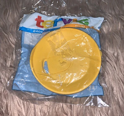 Tampa de viagem TERVIS compatível com caneca e copo de 24 oz tampa amarela utensílios de bebida isolados NOVO - Imagem 1 de 3