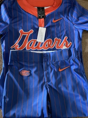 Camiseta e calças femininas Florida Gators softball Nike tamanho médio nova com etiquetas - Imagem 1 de 4