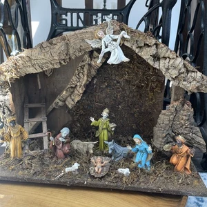 Vintage Krippe und Krippe mit 11 Figuren Made In Italy - Bild 1 von 7