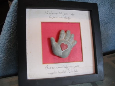 Escultura artística enmarcada a mano Isabel Bloom Green Little Bloom Foto 1 de 4