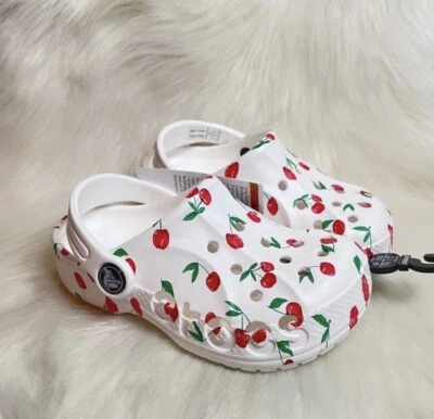 NUEVO Zuecos Crocs Baya Sandalias Sin Cordones Cerezas Niños C 10 Niño Talla Zapatos Foto 1 de 4
