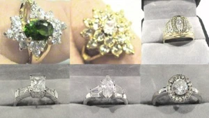 6 Cubic Zircon Fashion Cocktail Rings - 1 with Emerald 3 Gold-tone 3 Silver-tone - Bild 1 von 7