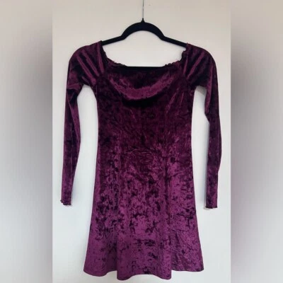 Vestido Hollister Borgoña Terciopelo Aplastado Para Mujer Hombro Descubierto Talla XS Foto 1 de 4