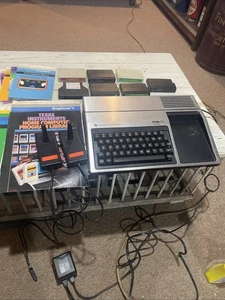 Texas Instruments Ti-99/4A (PHC004A) computer di casa vintage - Foto 1 di 4