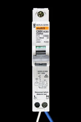 MERLIN GERIN 32 AMP CURVE C 10kA 30mA RCBO TYPE AC C60HC32R30 26861 MULTI9 - Image 1 of 4