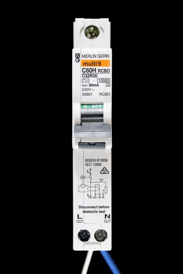 MERLIN GERIN 32 AMP CURVE C 10kA 30mA RCBO TYPE AC C60HC32R30 26861 MULTI9 - Image 1 of 4