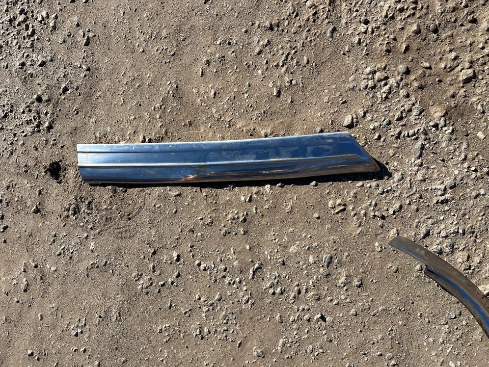 Ford Falcon Futura Sprint 1964-65 panel de moldura diestro y derecho Foto 1 de 4