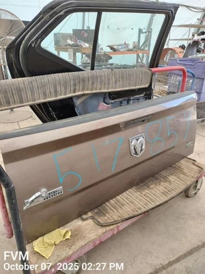 GOLD DECKLID TAILGATE 2009-2011 DODGE RAM1500 Foto 1 de 4