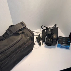 Quasar VM555 Palmcorder IQ VHSC 12x Zoom Video Recorder w/ Battery - UNTESTED - Picture 1 of 7