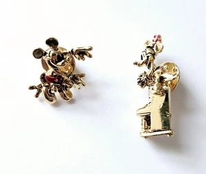 Par de prendedores Disney broche Mickey tono dorado NAPIER - Imagen 1 de 3
