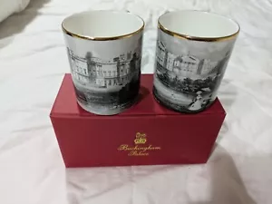 A Pair of Pristine Vintage Bone China Mugs of Buckingham Palace with Box - Picture 1 of 6