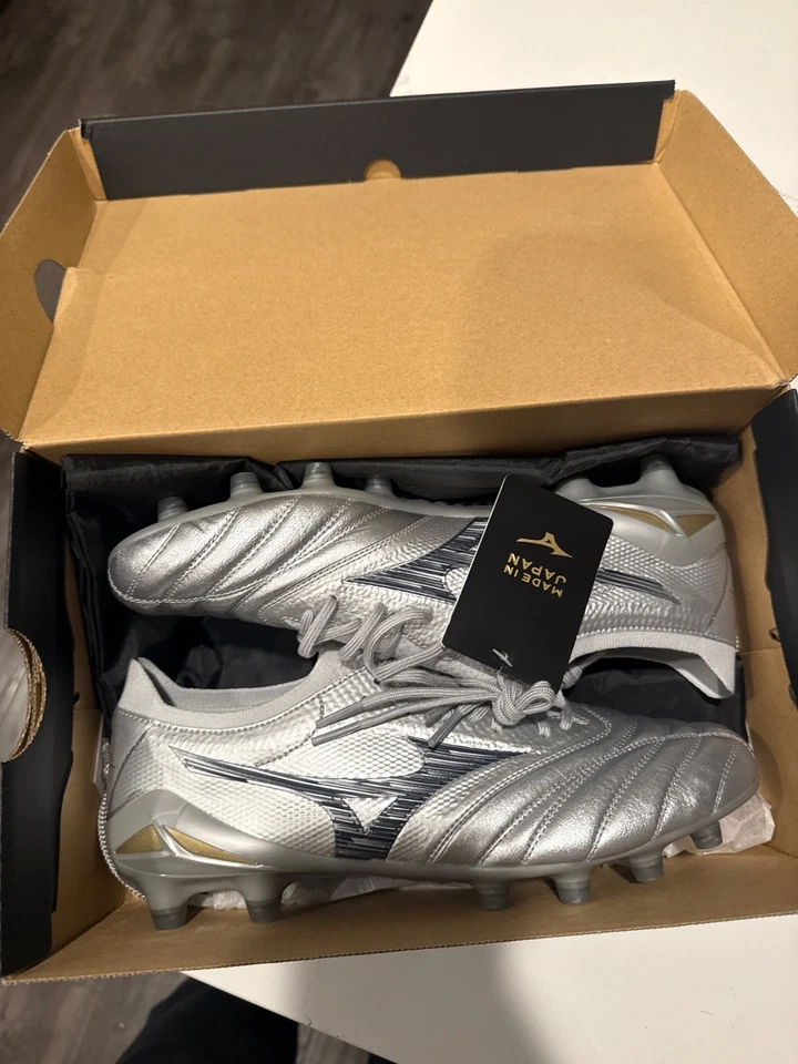 美津浓 Morelia Neo 4 Beta 日本 银色 尺寸 8.5 美国 — 第 1/4 张图片