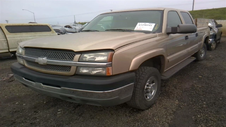 Manija de puerta exterior delantera derecha usada se adapta a: camioneta Chevrolet Silverado 2500 2004 Foto 1 de 4