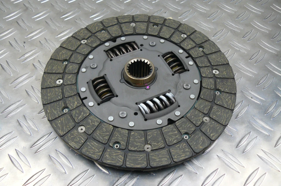 31250-26181 / KUPPLUNGSSCHEIBE / NOS / TOYOTA HILUX / HIACE - Bild 1 von 3