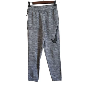 Pantalones deportivos Nike bolsillos deportivos cremallera lateral ventilación gris juvenil niño mediano - Imagen 1 de 5