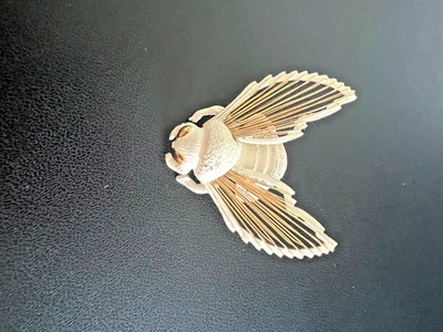 Vintage 1960, Signed Monet White Enamel Gold Tone Bumble Bee Brooch Pin - Image 1 of 3