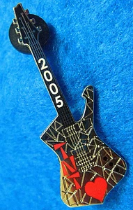 TNT HOLLYWOOD HARD ROCK GROUP SILVER VALENTINE IBANEZ ICEMAN GUITAR CAFE PIN LE - Picture 1 of 1