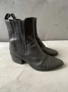 Vagabond Pointed Toe Chelsea Boots Womens 5 US 38 Eu Black Leather Rock. - Picture 1 of 12
