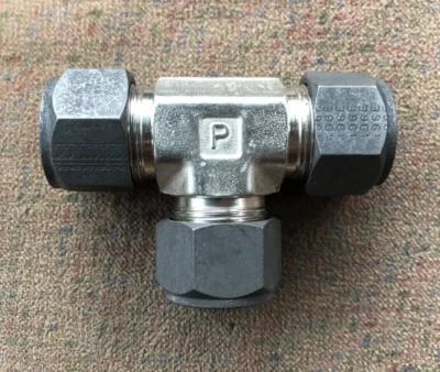 5/8 Tube x 5/8 MNPT x 5/8 Tube 316ss Tee Fitting Parker CPI 10-10-10 JBZ-SS - Image 1 of 2