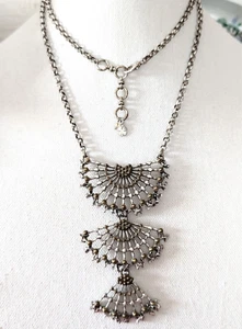 Glücksmarke langer Fächer Latz Anhänger Halskette Rolo Kette Boho Goth signiert Schmuck - Bild 1 von 4