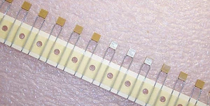 QTY (100) 27pf 200V 10% X7R MOLDED CERAMIC MLCC CAPACITORS CK05BX270K KEMET - Picture 1 of 2