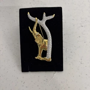 Swarovski Elephant Brooch Pin Trunk Up Gold Tone 1994 Tree Swan Signed Jungle - Picture 1 of 6