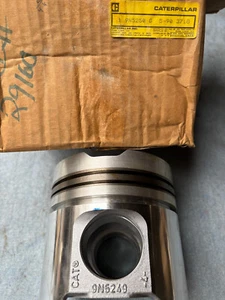 CAT PISTON Pt# 9N-5250 CATERPILLAR D7F 3304 3306 ++++++------------+++++ OEM NOS - Picture 1 of 4