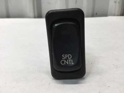 Interruptor de tablero/consola Freightliner M2 106 CRUISE ON/OFF - Usado | P/N A0637217054 Foto 1 de 4