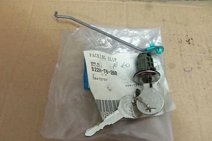 NOS OEM MAZDA FAMILIA 323 Mk6 BG HATCHBACK SEDAN CYLINDER LOCK ASSEMBLY - Picture 1 of 5