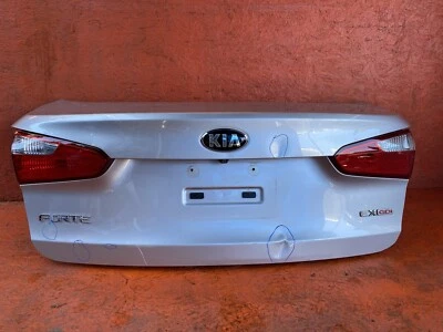 KIA FORTE 2014 2015 2016 SEDÁN EX MALETERO FABRICANTE DE EQUIPOS ORIGINALES CON CÁMARA Y LUCES TRASERAS INTERIORES Foto 1 de 4