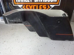 Harley Davidson 80's BAGGER Usado Genuino OEM NEGRO CON DOBLE RAYA Alforja - Imagen 1 de 10