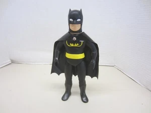 Figura de acción retro Sofubi versión negra Medicom DC Comics Collectibles Batman - Imagen 1 de 7
