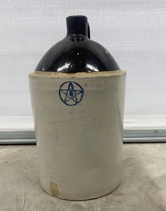 Antica brocca da whisky vintage in gres bicolore con manico - 5 galloni - Foto 1 di 11