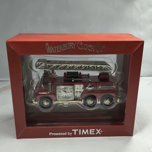Orologio Waterbury Clock Co. Timex camion dei pompieri nuovo sigillato pompiere stazione dei pompieri - Foto 1 di 7