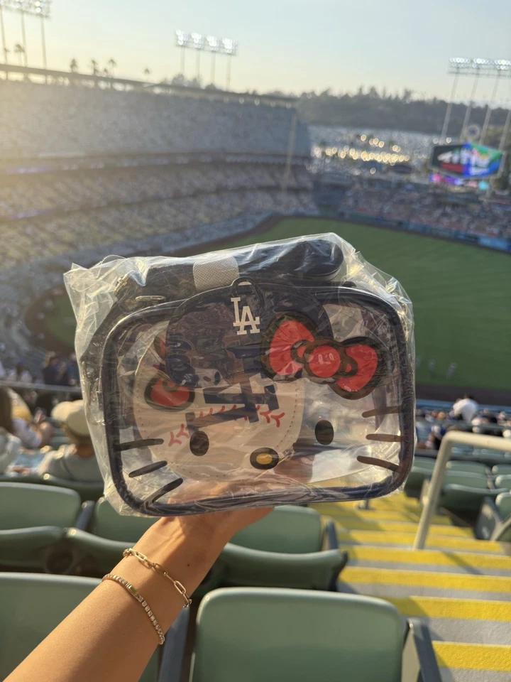 Bolso Bandolera Dodgers X Hello Kitty - AUTÉNTICO SIN ABRIR NUEVO EN BOLSA Foto 1 de 1