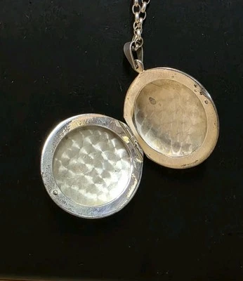 Vintage Sterling Silver Locket Pendant & 925 Chain Decorative Hammered Inside - Image 1 of 4