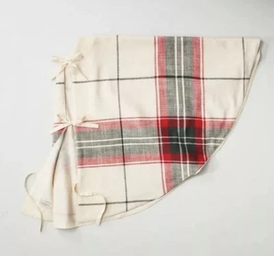 Falda Árbol de Navidad 52" Hearth and Hand Magnolia Verde, Rojo y Blanco a Cuadros Foto 1 de 4