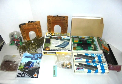 HO SCALE TRAIN ACCESSORY LOT GREAT FOR MAKING A TRAIN LAYOUT - Image 1 of 4