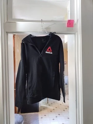 Chaqueta UFC pequeña para hombre Foto 1 de 3