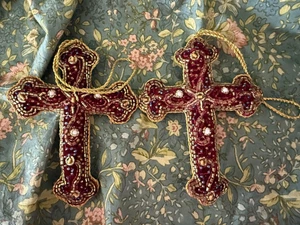 VINTAGE Velvet CROSS RUBY RED FABRIC JEWELED PEARL BEADED HOLIDAY TREE ORNAMENT - Picture 1 of 9