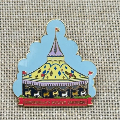 东京迪士尼度假区徽章 TDL 吸引灰姑娘金色旋转木马 — 第 1/2 张图片