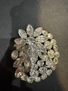 Vtg Weiss Clear Rhinestone Silver Tone Brooch - Picture 1 of 4
