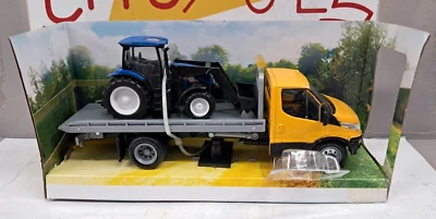 NEW RAY 1/36 - IVECO DAILY + TRATTORE AGRICOLO T6 NEW HOLLAND - Immagine 1 di 2
