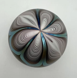 Stuart Abelman Art Glass Iridescent Pulled Feather Paperweight 2.25” SIGNED 2007 - Picture 1 of 11