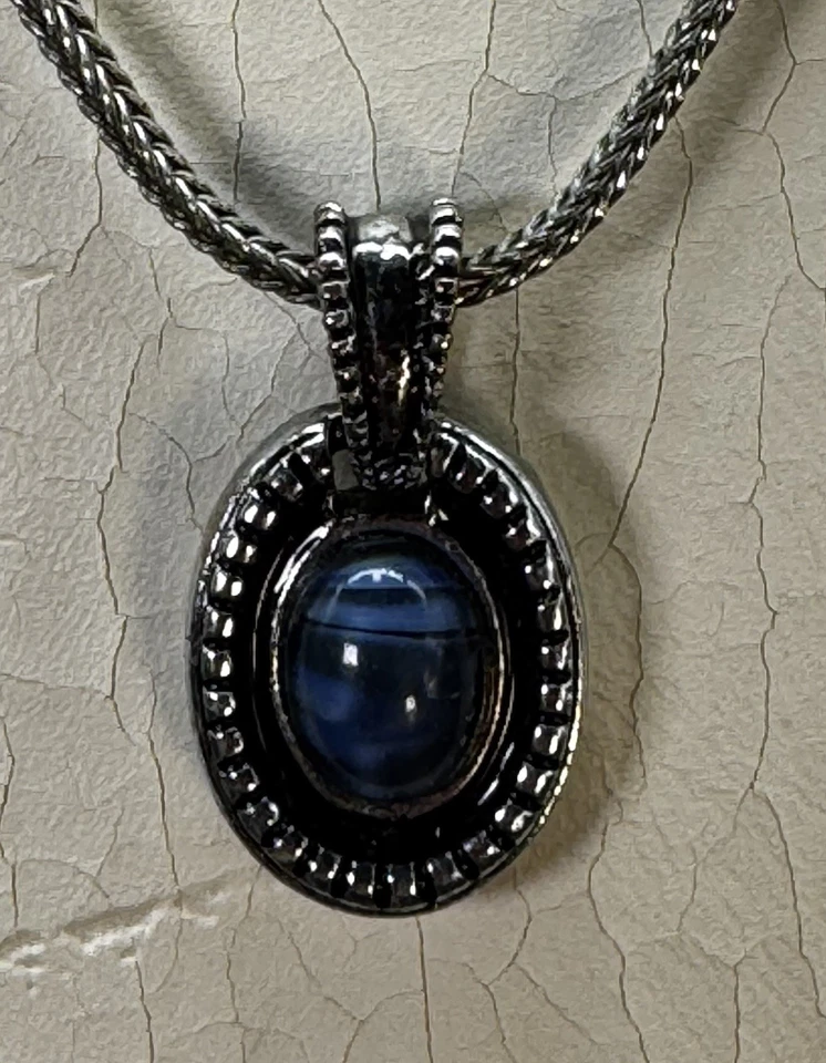 "Collar Liz Clairborne tono plata azul ovalado piedra colgante 15"" + extensor" Foto 1 de 4